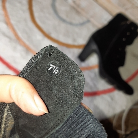 🌟 Aquatalia studded suede heeled boots size 7.5 - Picture 7 of 7